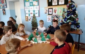 Świąteczna przygoda z choinką 10