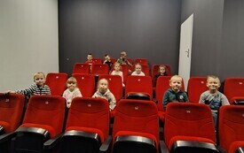 Wyjazd przedszkolak&oacute;w do Starachowic oraz wizyta w  Gminnej Bibliotece Publicznej - PSP Łomno 3