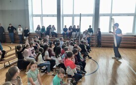 Niecodzienna lekcja fizyki w naszej szkole - PSP Łomno 7