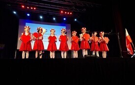 Sukcesy uczni&oacute;w PSP w Godowie w XXIV Konkursie Pieśni i Poezji Patriotycznej "Kocham moją Ojczyznę"  11