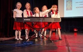 Sukcesy uczni&oacute;w PSP w Godowie w XXIV Konkursie Pieśni i Poezji Patriotycznej "Kocham moją Ojczyznę"  15