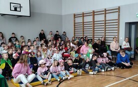 Wiosenny Pokaz Talent&oacute;w w PSP Łomno  3