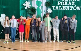 Wiosenny Pokaz Talent&oacute;w w PSP Łomno  6