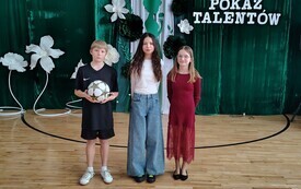 Wiosenny Pokaz Talent&oacute;w w PSP Łomno  8