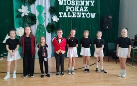 Wiosenny Pokaz Talent&oacute;w w PSP Łomno  10