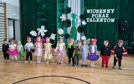Wiosenny Pokaz Talent&oacute;w w PSP Łomno  16