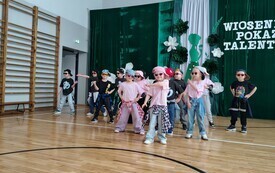 Wiosenny Pokaz Talent&oacute;w w PSP Łomno  32