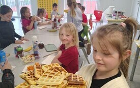 Słodkie chwile w świetlicy &ndash; Święto Gofra -PSP Łomno 10