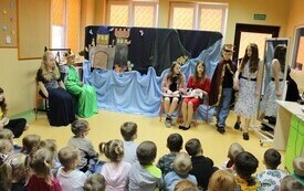 Dzień Teatru w PSP w Chybicach 11
