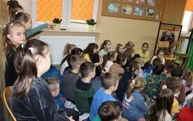 Dzień Teatru w PSP w Chybicach 13