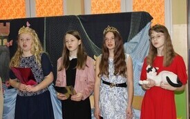 Dzień Teatru w PSP w Chybicach 17
