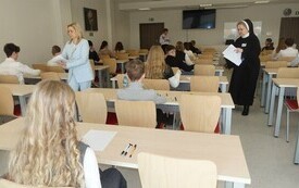 Laureatka konkursu kuratoryjnego -Paulina Piwnik uczennica PSP w Godowie 4