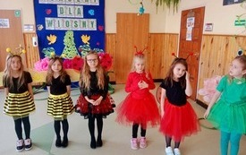 Galeria aktualności "Marzanno, Marzanno! Ty zimowa panno!- czyli koncert klas I-III na powitanie wiosny" 4
