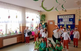 Galeria aktualności "Marzanno, Marzanno! Ty zimowa panno!- czyli koncert klas I-III na powitanie wiosny" 16