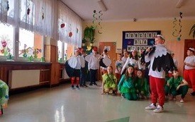 Galeria aktualności "Marzanno, Marzanno! Ty zimowa panno!- czyli koncert klas I-III na powitanie wiosny" 63