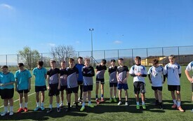 Zawody gminne w piłce nożnej w Chybicach &ndash; sportowa rywalizacja i emocje 3