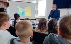 Jak napisać książkę? - spotkanie autorskie uczni&oacute;w klas IV&ndash;VI PSP Jadowniki z pisarzem 4
