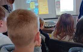 Jak napisać książkę? - spotkanie autorskie uczni&oacute;w klas IV&ndash;VI PSP Jadowniki z pisarzem 6