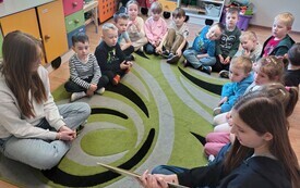 Piątkowe spotkania z bajeczką - PSP Łomno 1