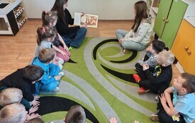 Piątkowe spotkania z bajeczką - PSP Łomno 2