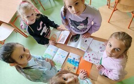 PSP Chybice- Z wizytą w bibliotece 7