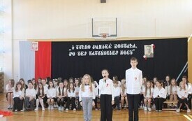 Uroczyste obchody Dnia Patrona w Publicznej Szkole Podstawowej im. Feliksa Szczęsnego-Karnickiego w Chybicach 6