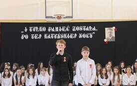 Uroczyste obchody Dnia Patrona w Publicznej Szkole Podstawowej im. Feliksa Szczęsnego-Karnickiego w Chybicach 15