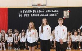 Uroczyste obchody Dnia Patrona w Publicznej Szkole Podstawowej im. Feliksa Szczęsnego-Karnickiego w Chybicach 16