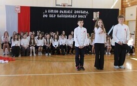 Uroczyste obchody Dnia Patrona w Publicznej Szkole Podstawowej im. Feliksa Szczęsnego-Karnickiego w Chybicach 17