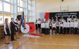 Uroczyste obchody Dnia Patrona w Publicznej Szkole Podstawowej im. Feliksa Szczęsnego-Karnickiego w Chybicach 22