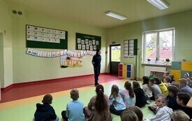 Spotkanie profilaktyczne z policjantami w klasach I-III w PSP Chybice 2
