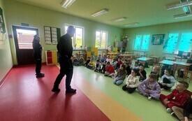 Spotkanie profilaktyczne z policjantami w klasach I-III w PSP Chybice 5