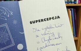 Klasa 4 odkrywa świat książek Katarzyny Gacek &ndash; PSP Chybice 1