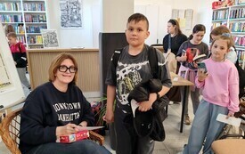 Klasa 4 odkrywa świat książek Katarzyny Gacek &ndash; PSP Chybice 3