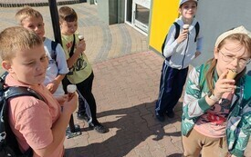 Klasa 4 odkrywa świat książek Katarzyny Gacek &ndash; PSP Chybice 16