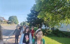 Klasa 4 odkrywa świat książek Katarzyny Gacek &ndash; PSP Chybice 18
