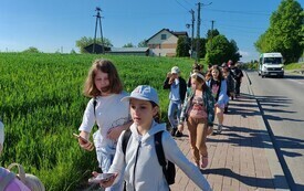 Klasa 4 odkrywa świat książek Katarzyny Gacek &ndash; PSP Chybice 19