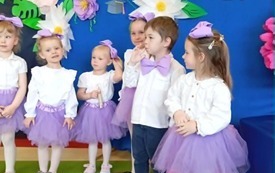 Galeria aktualności DZIEŃ RODZINY ORAZ PASOWANIE NA PRZEDSZKOLAKA W GRUPIE PSZCZ&Oacute;ŁKI 4