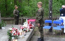 Pamięć, kt&oacute;ra trwa wśr&oacute;d leśnej ciszy 5