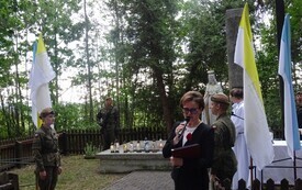 Pamięć, kt&oacute;ra trwa wśr&oacute;d leśnej ciszy 19