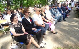 Pamięć, kt&oacute;ra trwa wśr&oacute;d leśnej ciszy 25