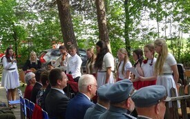 Pamięć, kt&oacute;ra trwa wśr&oacute;d leśnej ciszy 27