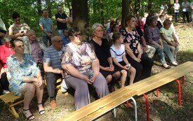 Pamięć, kt&oacute;ra trwa wśr&oacute;d leśnej ciszy 36