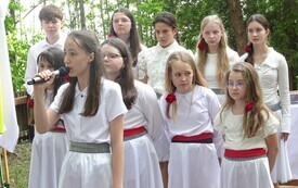 Pamięć, kt&oacute;ra trwa wśr&oacute;d leśnej ciszy 39