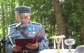 Pamięć, kt&oacute;ra trwa wśr&oacute;d leśnej ciszy 40