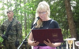 Pamięć, kt&oacute;ra trwa wśr&oacute;d leśnej ciszy 42