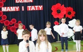 Niezapomniane chwile pełne wzruszeń i radości - Dzień Mamy i Taty w oddziałach przedszkolnych PSP w Godowie 25