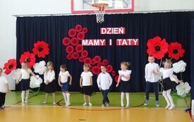 Niezapomniane chwile pełne wzruszeń i radości - Dzień Mamy i Taty w oddziałach przedszkolnych PSP w Godowie 43
