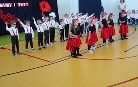 Niezapomniane chwile pełne wzruszeń i radości - Dzień Mamy i Taty w oddziałach przedszkolnych PSP w Godowie 60