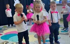 Dzień Mamy i Taty w przedszkolu w Chybicach 15